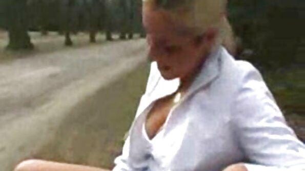 un mec maigre de 18 ans baise une élève de cinquième année en s'embrassant video xxx fille vierge