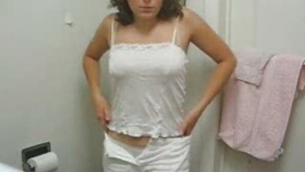 Une fille russe change son film x vierge petit ami avec sa permission