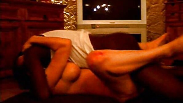 Elle demande à sa demi-soeur de porno arab vierge jouir dans ses bas en cuir déchirés