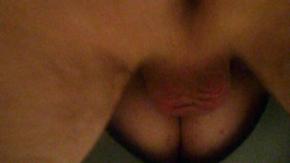 Un couple ivre xnxx femme vierge risque de s'embrasser dans les escaliers