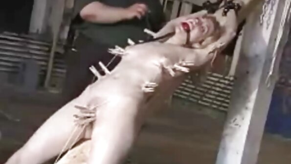 Femme de ménage video porno fille vierge en bas blancs aime la grosse bite de son patron