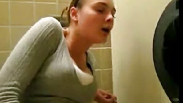 Super fille s'entraîne pour gagner porn fille vierge au ballon