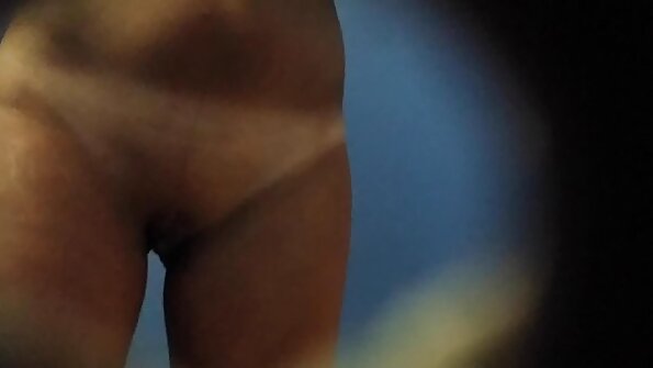 Sexe xnxx vierge désespéré avec un inconnu la nuit dans la rue
