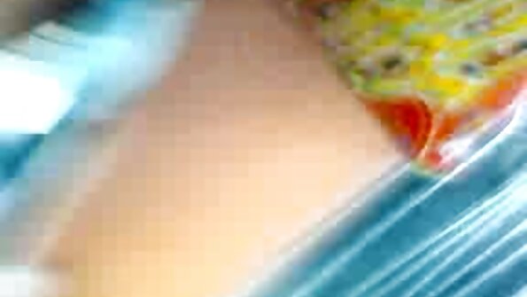 Couple russe xnxx vierge ayant des relations sexuelles, gémissant et ayant un orgasme