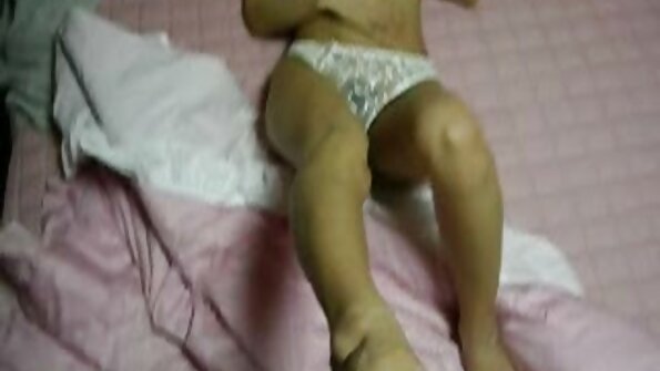 Anka crie, mais je l'embrasse quand même xnxx vierge putain. vidéo amateur de creampie anale