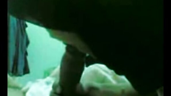 salope pressée dans la cuisine et souleva xxl video vierge sa jupe