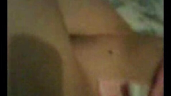Belle avec une pipe profonde montrant son cul et ses pieds. video xxx vierge le bout de la bouche