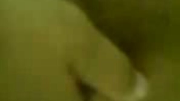 fille de 18 ans se masturbe xxx deviergement en culotte