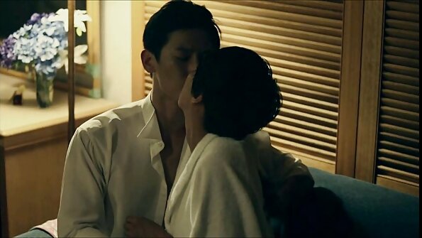 Le xnxx vierge baiser ivre de Raskolnikov au bal de promo