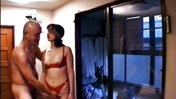 Salope de femme de ménage donne porn vierg anal au patron